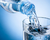 Savez-vous ce qu’il y a dans votre eau en bouteilles plastiques?