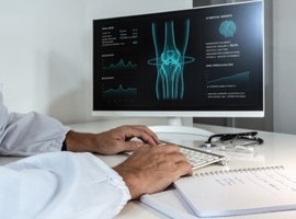 Precisie-orthopedische chirurgie op maat van de patiënt: vandaag robotica, morgen AI?
