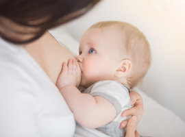 Steeds meer borelingen krijgen borstvoeding bij geboorte