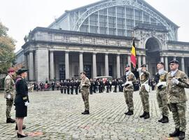 Prinses Astrid schenkt Belgische vaandels aan vijftigjarige Medische Component Defensie 