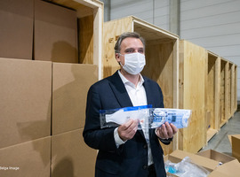 Les ministres De Backer et De Block dévoilent une partie du nouveau stock stratégique