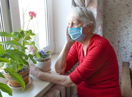 Un tiers des Européens de plus de 80 ans cloîtrés chez eux les premiers mois de l'épidémie