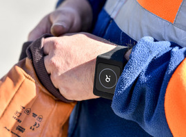 Un bracelet digital anti Covid-19 testé au Port d'Anvers