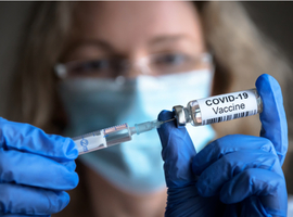 EMA mikt op herfst voor goedkeuring Pfizer-vaccin dat zich op omikronsubvarianten richt
