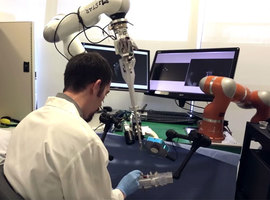 STAR, de robot die menselijke darmen kan hechten 