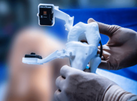 Des chirurgiens flamands ont placé une prothèse de genou à l'aide de la réalité augmentée
