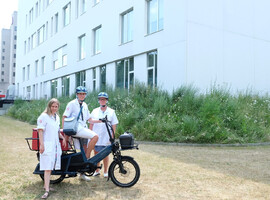 A.S.Z.-laboranten fietsend door Aalst voor bloedafnames: sneller en duurzamer