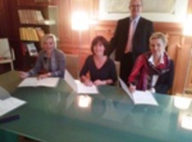 Le “pacte de stabilité” signé par la Ministre des Affaires Sociales et de la Santé Publique Laurette Onkelinx et pharma.be