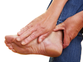 La gonarthrose s’accompagne souvent de douleurs aux pieds