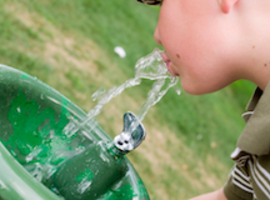 Neuf enfants sur dix ne boivent pas suffisamment d’eau