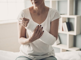 Rekening houden met antecedenten van traumatische fracturen is nodig bij postmenopauzale vrouwen
