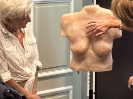 'Wander Boobs' wijst op belang vroegtijdige opsporing borstkanker bij vrouwen van 65+