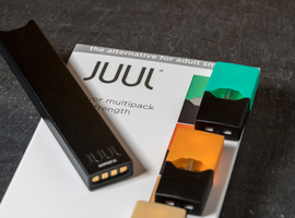 Omstreden e-sigaret Juul ligt vanaf 17 september in de winkel