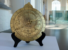 L'astrolabe, nouvelle acquisition du MUMONS, à la croisée de la science et de l'art