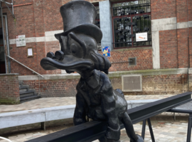La Ville de Bruxelles inaugure une nouvelle œuvre d'art sur la place Sainte-Catherine