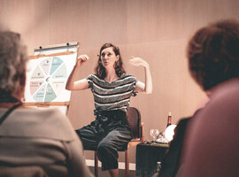 Une généraliste monte sur scène pour interroger la « marchandisation » des soins