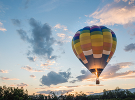 Premier Wilmès vliegt mee met luchtballon om respect te tonen voor hulpverleners