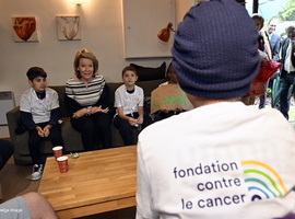 La Reine visite le Camp Tournesol de la Fondation contre le cancer