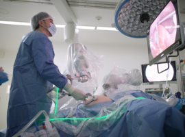 Een camera geleid door artificiële intelligentie maakt solo-chirurgie mogelijk