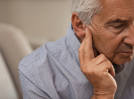 De stille risicofactor: hoe gehoorverlies en dementie hand in hand gaan