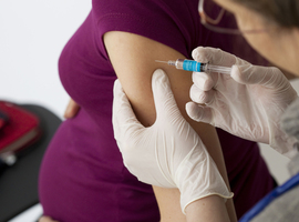 Bijwerkingen voor moeder en kind van mRNA-covid-19-boostervaccinatie in de Verenigde Staten