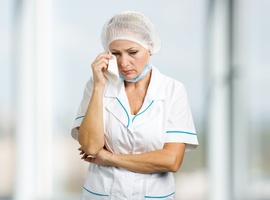 Compréhension de et pour les prestataires de soins en larmes