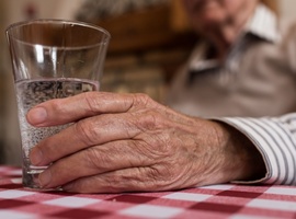 Dehydratie en aandachtsstoornissen bij ouderen en mensen van middelbare leeftijd