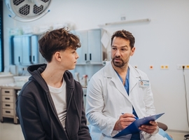 Jeunes patients sous traitement: comment assurer une transition réussie vers les services de santé pour adultes?