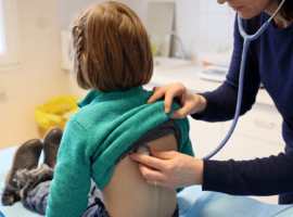 Pénurie de médecins scolaires : des visites obligatoires reportées, des enfants sans suivi médical