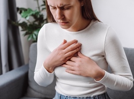 Klinische verschijnselen en behandeling van laryngofaryngeale reflux
