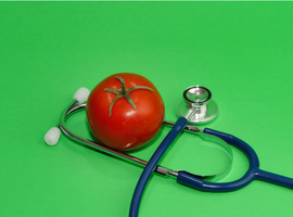 Tomaten eten zou het risico op hypertensie bij ouderen en mensen met een hoog cardiovasculair risico verlagen