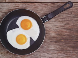 Cholesterol in voedingsmiddelen, in het bijzonder in eieren, zou een verhoogd risico op cardiovasculaire aandoeningen inhouden