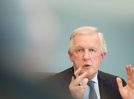 Bacquelaine interpelle Vandenbroucke sur les contraintes numériques imposées aux médecins âgés