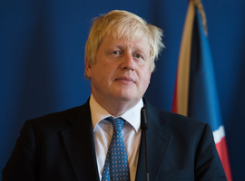 UK: Boris Johnson déploie l'IA pour contrer l’allongement des délais d’attente d'une consultation chez le médecin