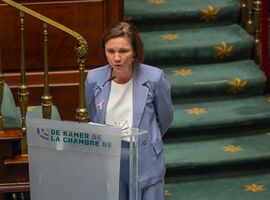 “Wilt u echt een gezondheidszorg zonder artsen?” De Knop confronteert Vandenbroucke
