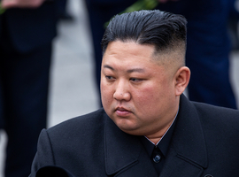 Noord-Koreaanse leider Kim hekelt gezondheidsinstanties en mobiliseert leger