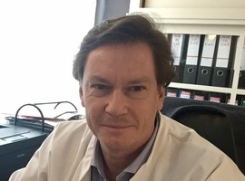 Plus de code INAMI pour les assistants… Y a-t-il encore un copilote dans l’avion ? (Dr. P. De Moor)