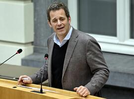 Stevige kritiek, ook van regeringspartner CD&V, op 'bocht' van N-VA over niet-toeleidbaren