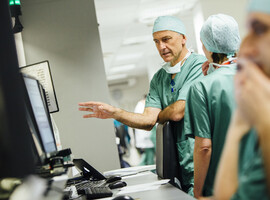 Vernauwingen in alle drie de kransslagaders: stents of overbruggingsoperatie?