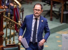 Le débat sur les affiches tarifaires dans les salles d’attente relancé à la Chambre