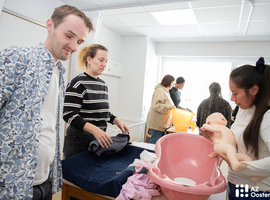 AZ Oostende en cvo MIRAS leiden samen zorgpersoneel van de toekomst op