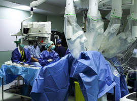 Robotchirurgie even veilig als kijkoperatie bij oudere patiënten met dikkedarmkanker