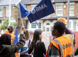 Médecins hospitaliers anglais : une treizième grève qui accentue la crise du NHS