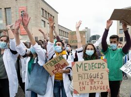 Des centaines de médecins assistants ont manifesté leur mécontentement à Bruxelles