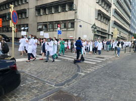 Réseau hospitalier XXL à Bruxelles : les médecins de Saint-Pierre manifestent 