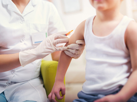 Un enfant décède de rougeole en plein débat sur le vaccin