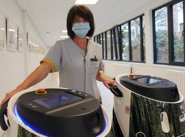 Eerste volautomatische schoonmaakrobots in Europees ziekenhuis rijden in Imelda Bonheiden