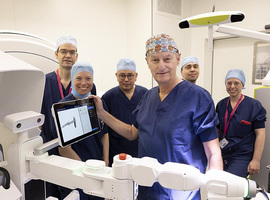 Vitaz pioniert verder met nieuwe robot rugchirurgie