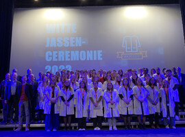 Geneeskundestudenten VUB vieren mijlpaal met Witte-Jassenceremonie