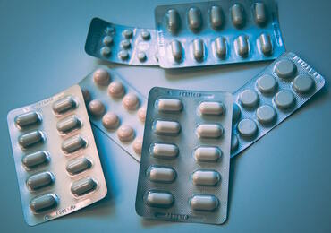 WHO hekelt onnodige behandelingen met antibiotica tijdens coronacrisis